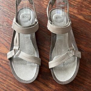 Teva Gray Leather Wedge Sandals with Adjustable Strap size 6 NWOT